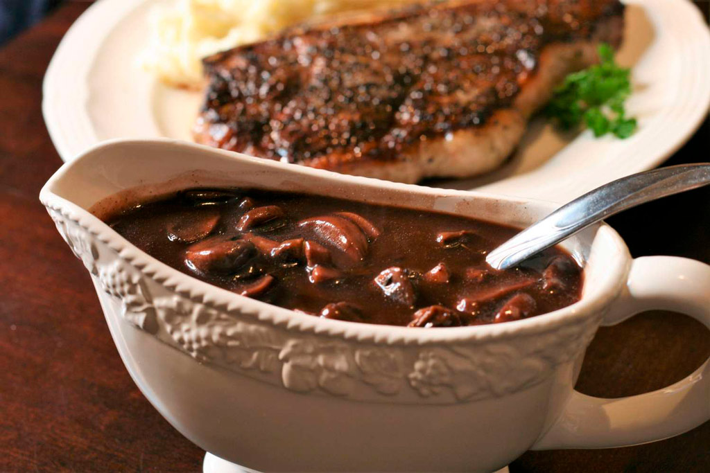 setas en salsa de vino